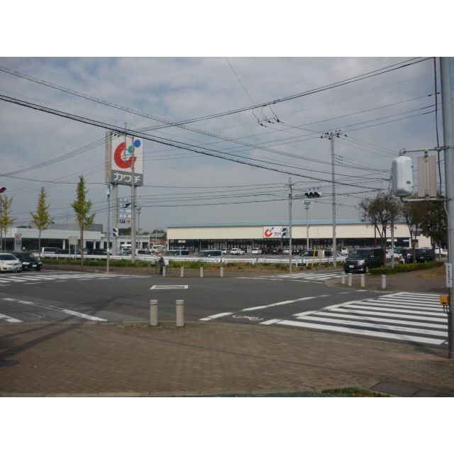 ドラックストア　カワチ薬品　守谷松並店（ドラッグストア）まで500m