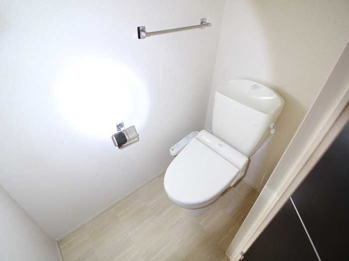 ＪＲ山陽本線 向洋駅 徒歩1分 3階建 築13年のトイレ写真