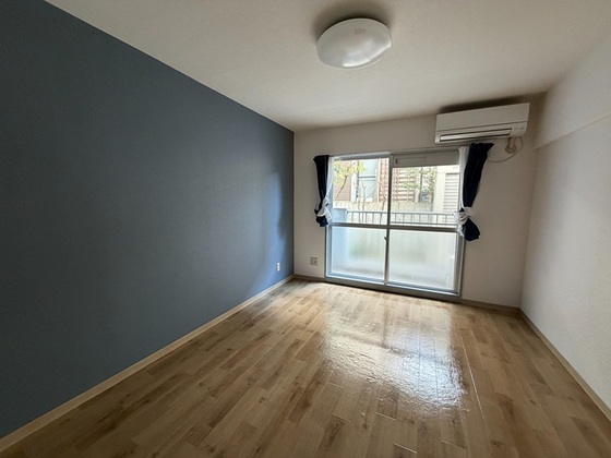 居室・リビング　※他号室の写真です。