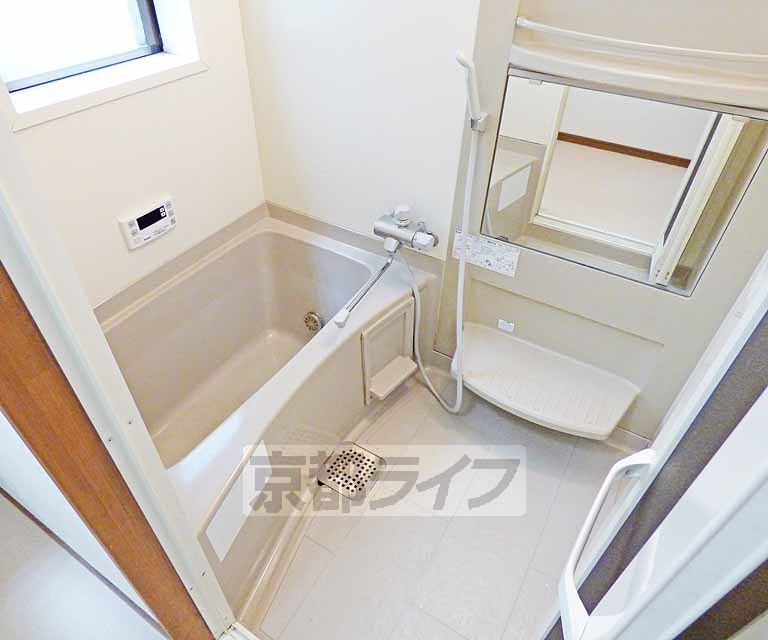 バス・シャワールーム　大きなお風呂です。