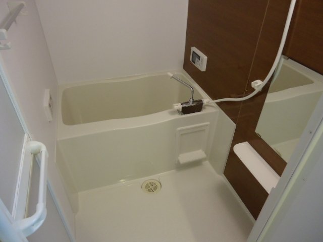 バス・シャワールーム　バス（追焚機能付）