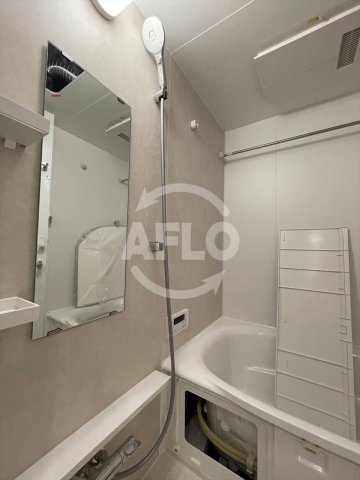 バス・シャワールーム　コンフォリア・リヴ博労町一丁目Q　浴室