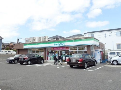 コンビニ　ファミリーマート名東猪高台店（コンビニ）まで92m