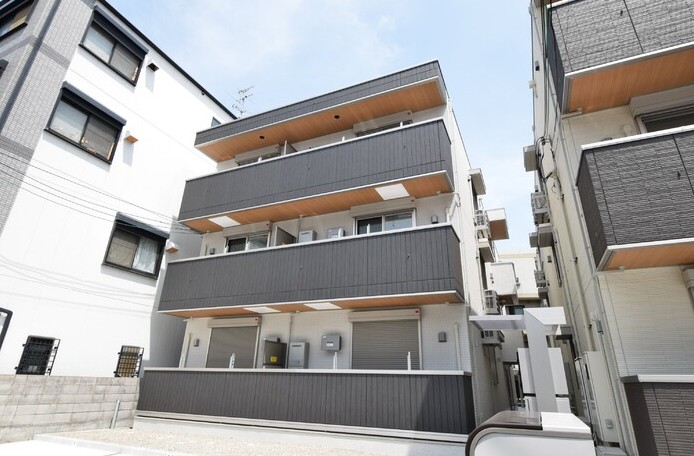 建物外観　※ZEH搭載物件！発電中の余剰電力を各部屋で利用できます！