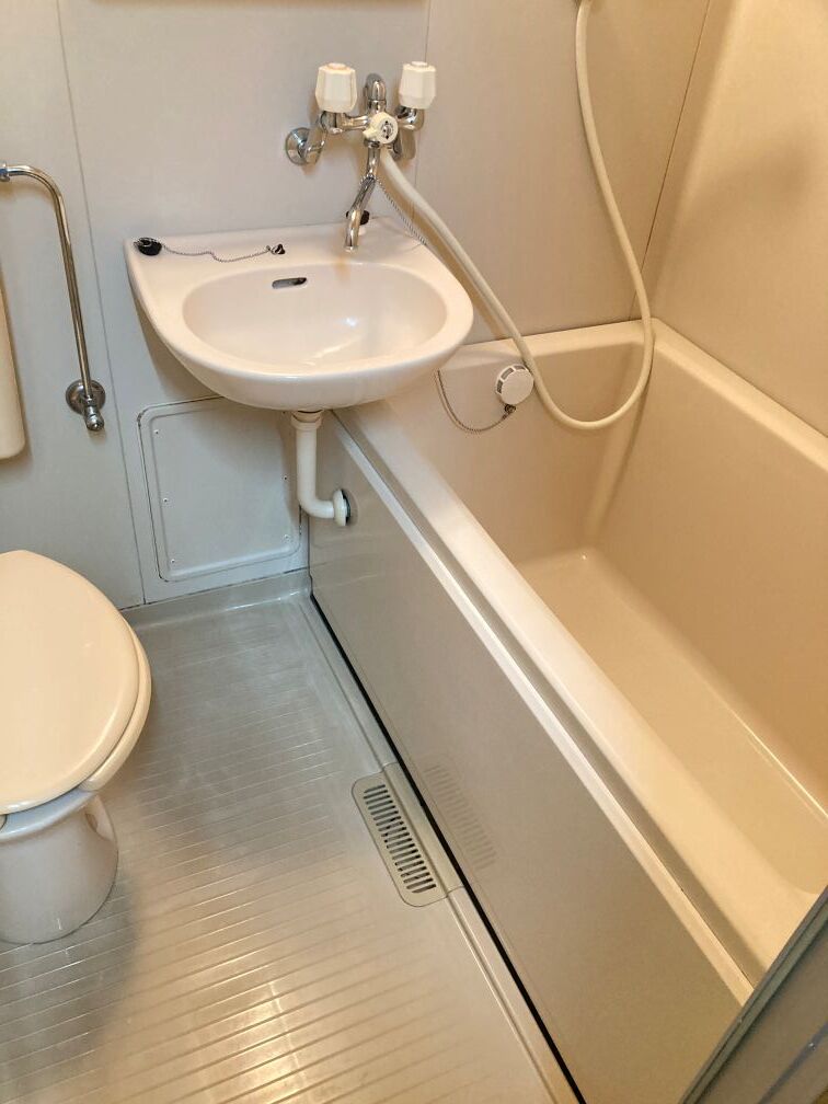 バス・シャワールーム　ユニットバス　鏡　洗面ボール