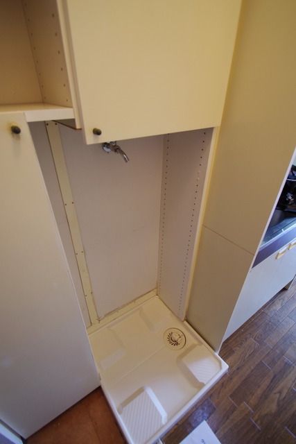 その他　☆洗濯機置場☆上に棚も付いてます☆