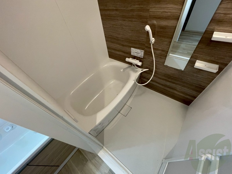 バス・シャワールーム　お風呂になります。一日の疲れを癒してくださいね。