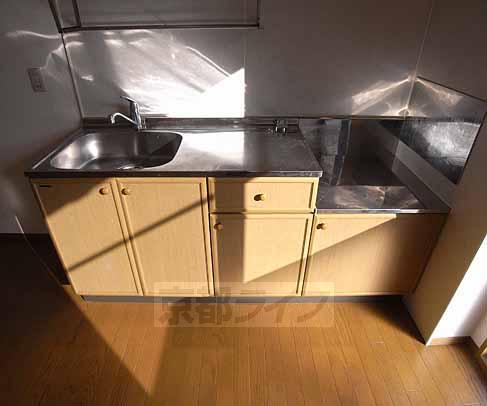 キッチン　二口コンロ置けます。