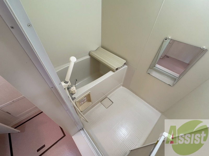 バス・シャワールーム　お風呂になります。一日の疲れを癒してくださいね。