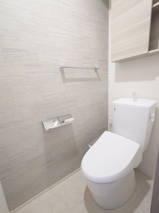 トイレ　落ち着いた色調のトイレです