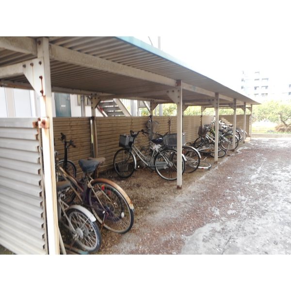 その他共有部分　屋根付き駐輪場