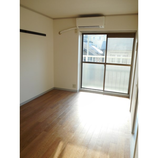 居室・リビング　フローリング仕様のお部屋です。