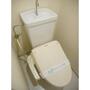 トイレ　温水洗浄便座付きのトイレです。