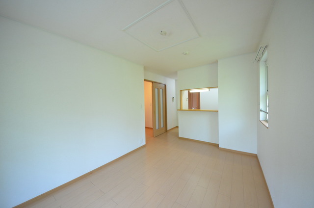 居室・リビング　★きれいに手入れをされた、気持ちの良い室内★