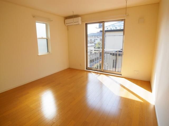 居室・リビング　☆角部屋は出窓有☆