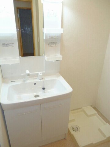 洗面設備　コンパクトで使いやすい洗面所