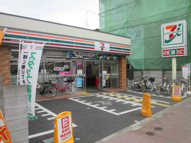 コンビニ　セブンイレブン足立竹ノ塚駅西店（コンビニ）まで163m