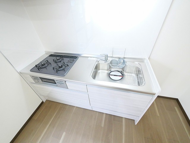 キッチン　コンパクトなキッチンで掃除もラクラク