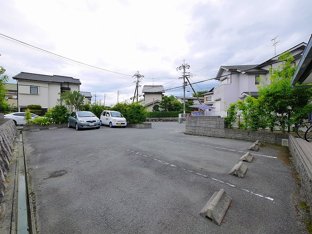 駐車場　駐車スペースもあります