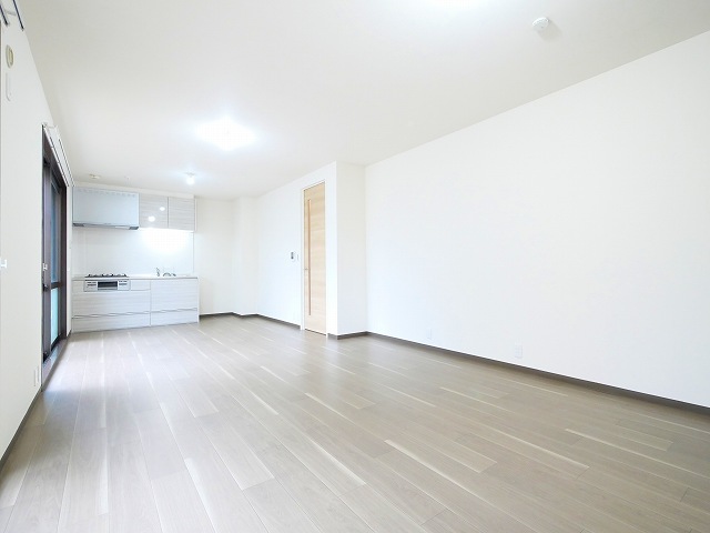 居室・リビング　こちらの居間で趣味の時間をお楽しみください