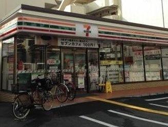 コンビニ　セブンイレブン阪急塚口駅東店（コンビニ）まで306m