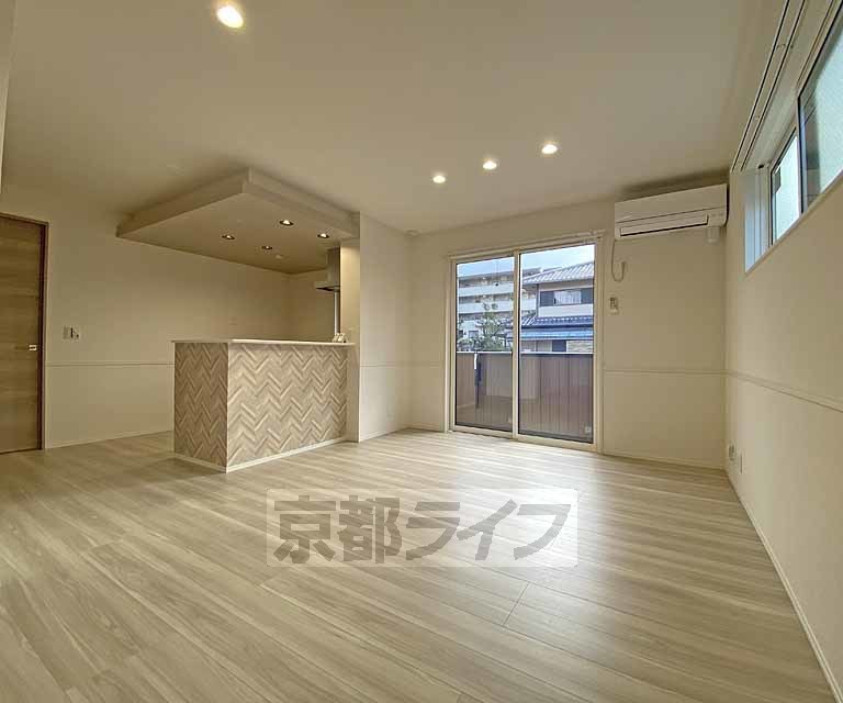 居室・リビング　ワンフロア２戸の独立性の高いお部屋です。南向きのバルコ...