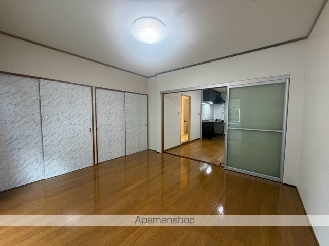 広島電鉄皆実線 比治山橋駅 徒歩14分 3階建 築38年の居間写真