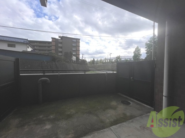 バルコニー　バルコニーは幅があり、広い印象を受けました。