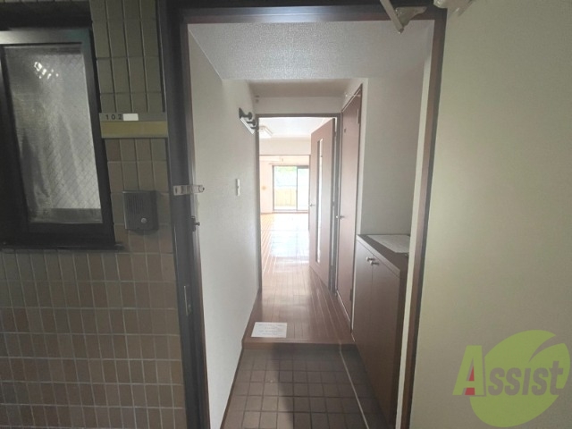 玄関　玄関からの様子を撮影してみました。動線になります。