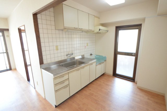 キッチン　料理をするのには困らない広さを持つキッチン！これなら楽しく料