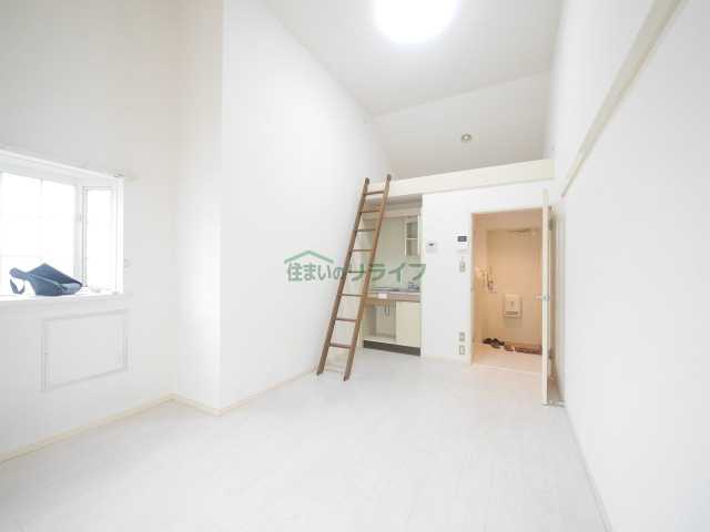 居室・リビング　別部屋参考写真となります。