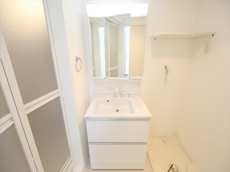 洗面設備　脱衣所　独立洗面台（シャンプードレッサー）洗濯機用意できます