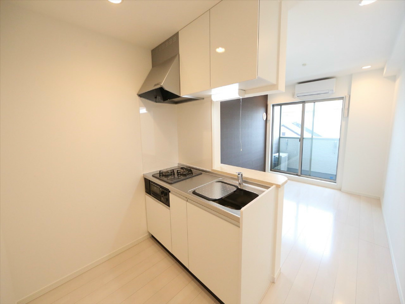 キッチン　システムキッチン（ガス2口コンログリル付）家電ご用意できます