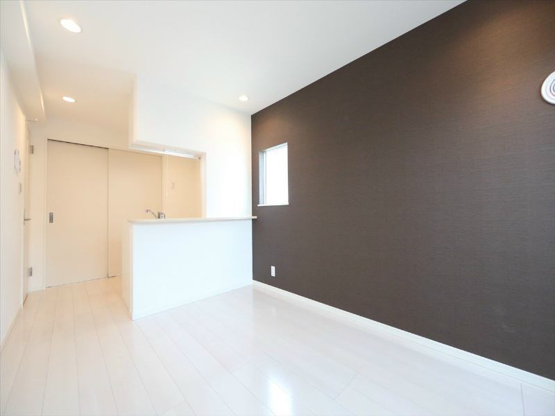 居室・リビング　ＬＤＫ8.5帖　カウンターキッチン　2面採光　エアコン完備