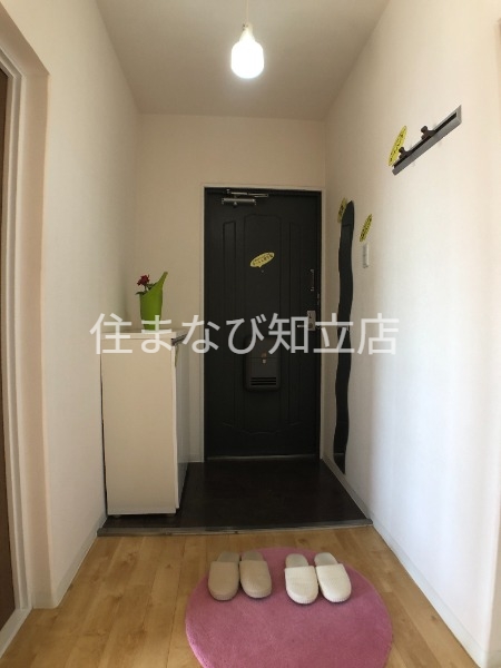 玄関　同型別部屋写真（反転）