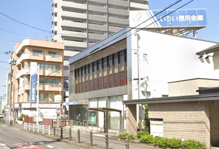 銀行　いちい信用金庫西江南支店（銀行）まで715m