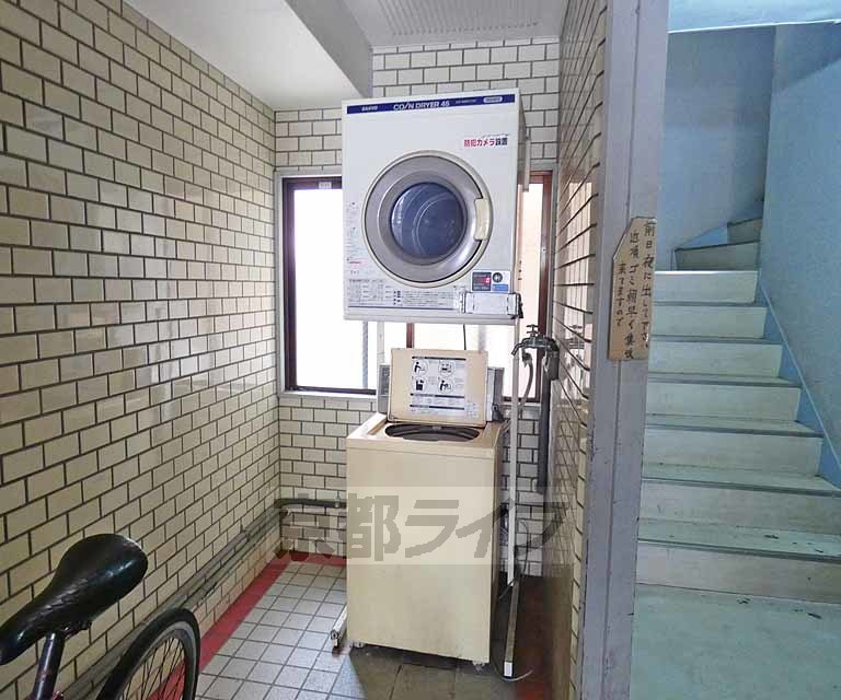 その他　共用の洗濯機です