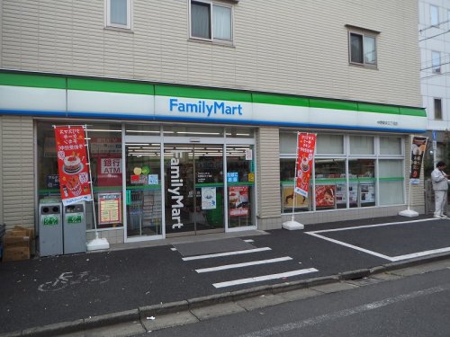 コンビニ　ファミリーマート 中野新井三丁目店（コンビニ）まで83m