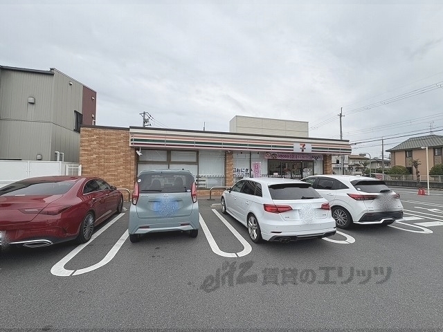 コンビニ　セブン－イレブン香芝西真美店（コンビニ）まで450m