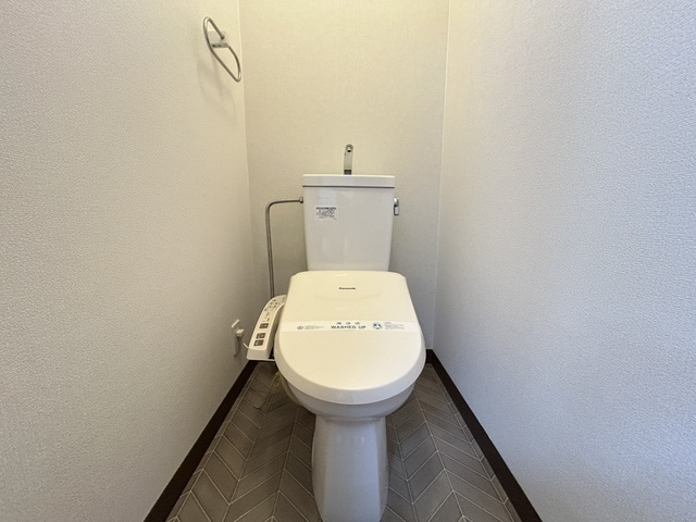 トイレ　別号室の写真です。