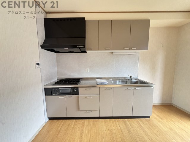 キッチン　壁付けキッチンでスペースを最大限有効活用できます！