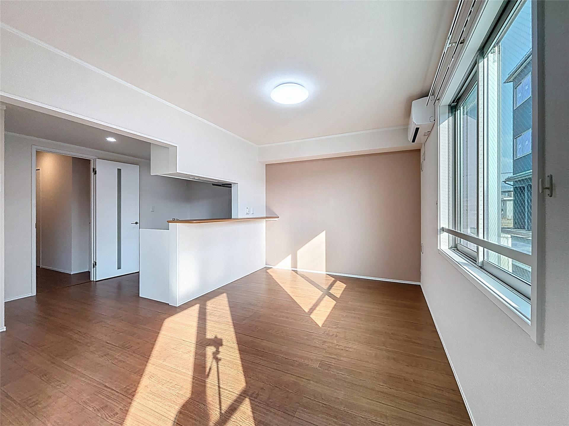 居室・リビング　写真は反転タイプ