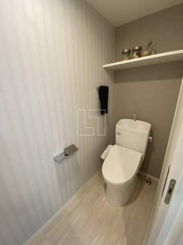 トイレ　シーズンフラッツ新町　温水洗浄便座