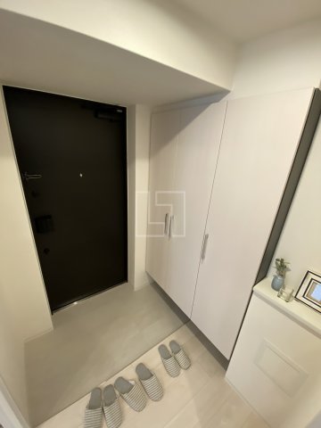 玄関　シーズンフラッツ新町　玄関スペース