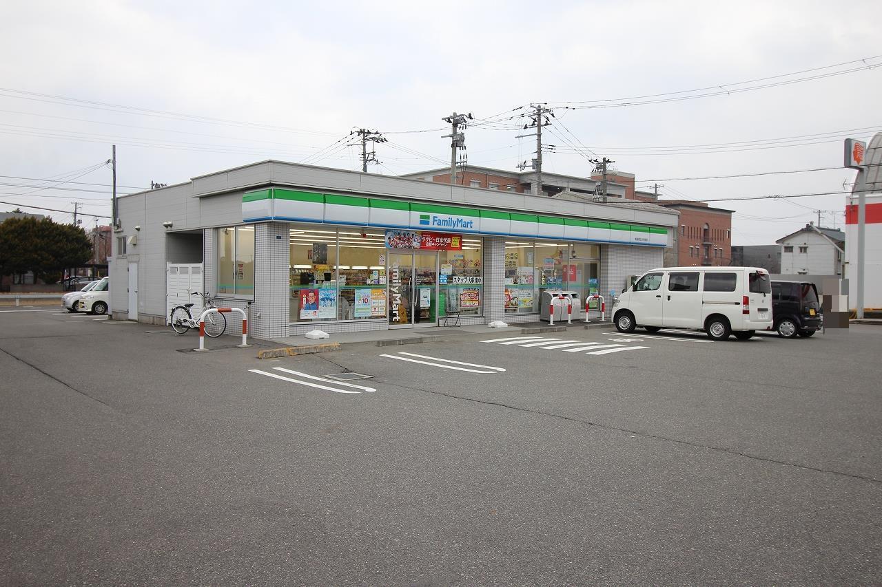 コンビニ　ファミリーマート新潟県立大学前店（コンビニ）まで563m
