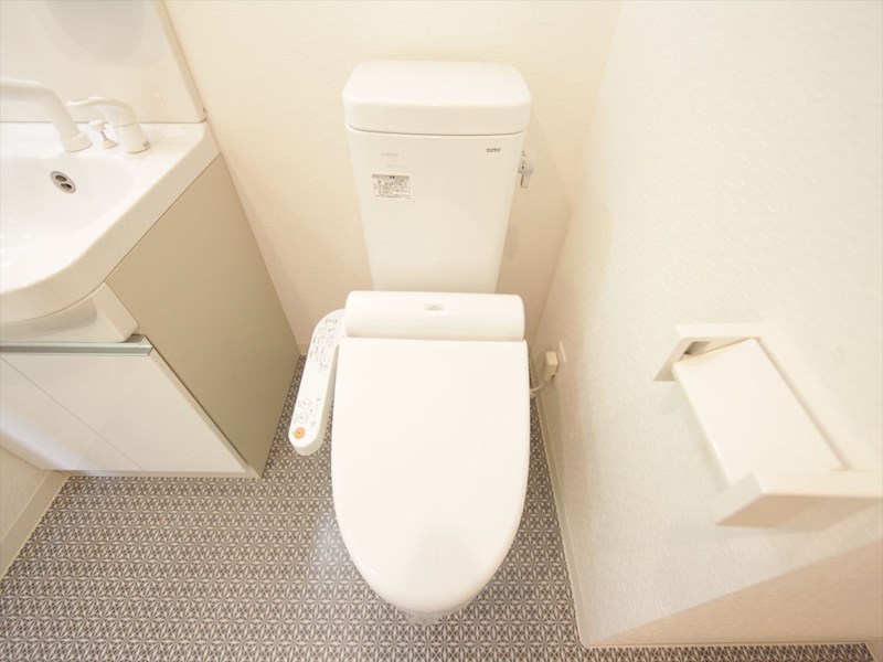 トイレ　温水洗浄暖房便座付トイレ