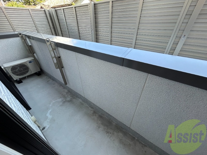 バルコニー　広々としたベランダもございます。雨戸も付いております。