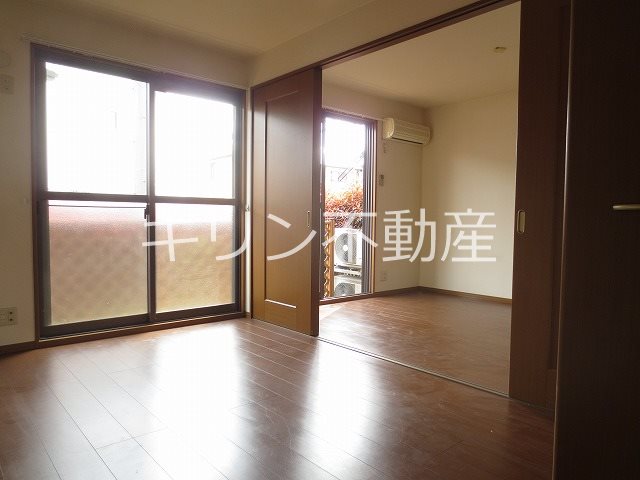 居室・リビング　同建会社同モデル