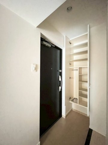 玄関　※別部屋の参考写真となります※現況優先※