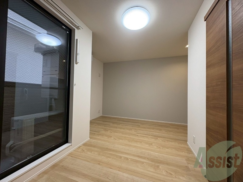 居室・リビング　８．２帖の洋室です。一人暮らしのお部屋には丁度良いですね。